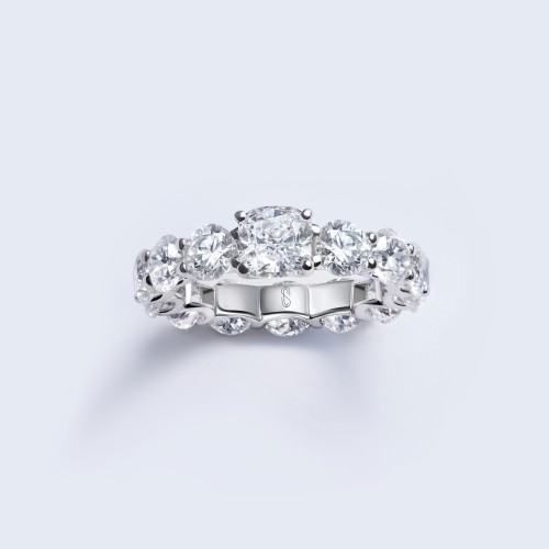 Ring, 18-carat white gold with diamonds Ring, 18-carat white gold with diamonds