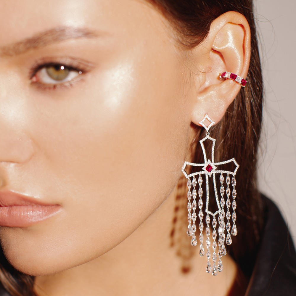 Kaff earring, 18-carat white gold with diamonds and rubies