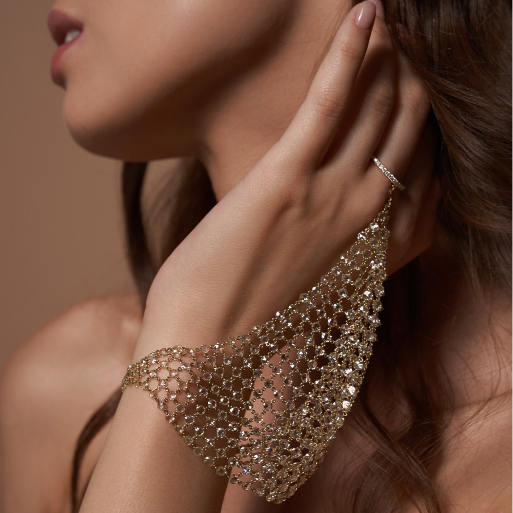 Diamond glove, 18k yellow gold with diamonds