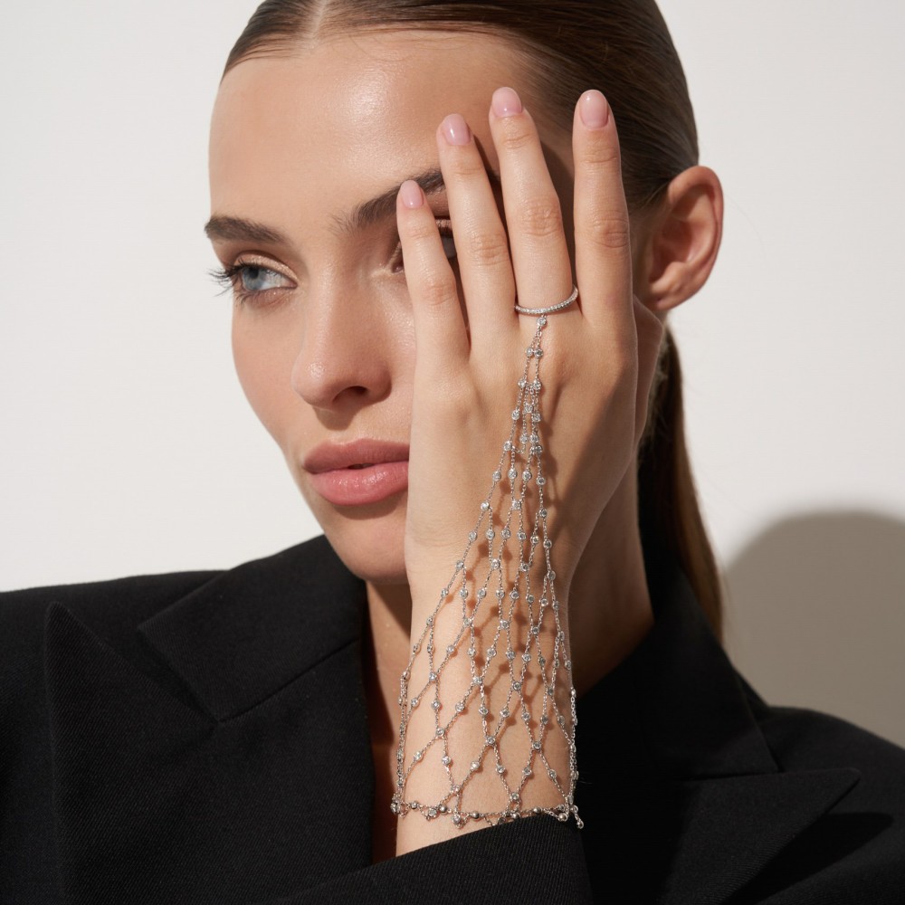 Diamond glove, 18k white gold with diamonds