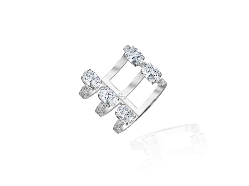Ring, 18-carat white gold with diamonds