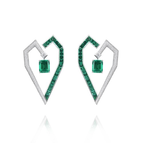 Earrings, 18-carat white gold with diamonds and emeralds Earrings, 18-carat white gold with diamonds and emeralds