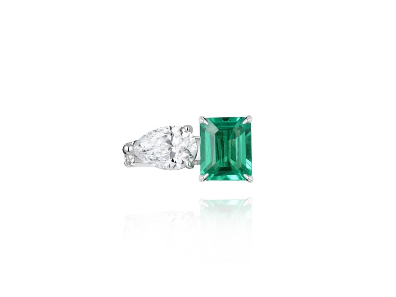 Kaff earring, 18-carat white gold with diamonds and emeralds