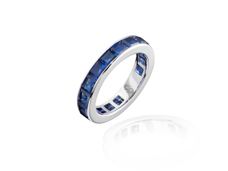 Ring, 18-carat white gold with sapphires