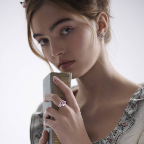 Ring, 18-carat white gold with diamonds