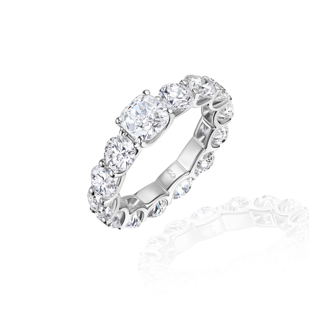Ring, 18-carat white gold with diamonds