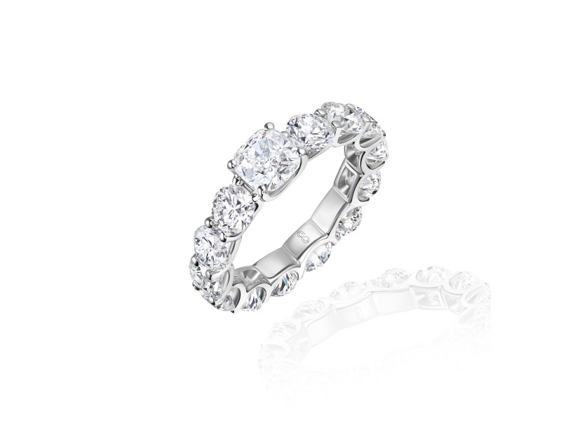 Ring, 18-carat white gold with diamonds