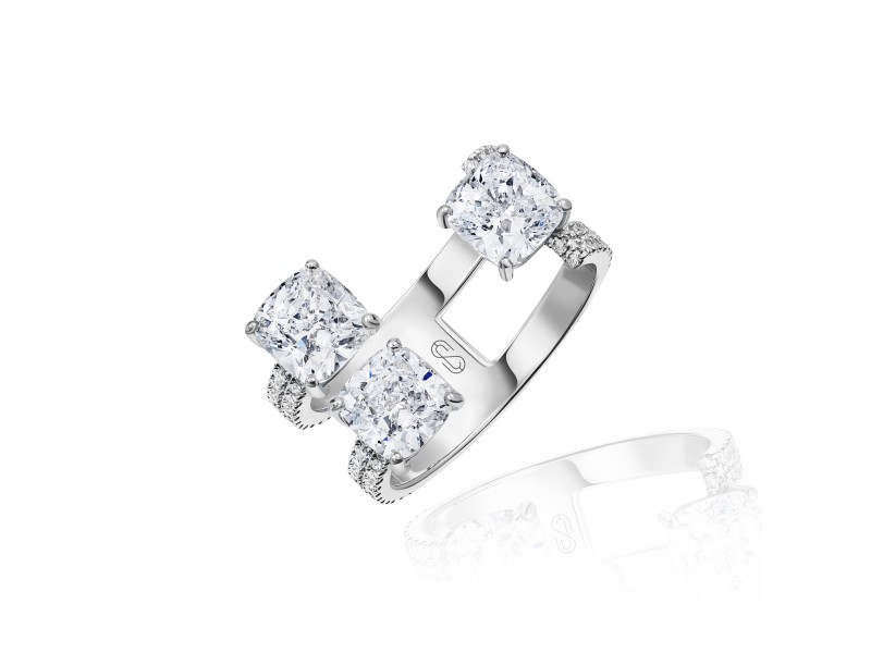 Ring, 18-carat white gold with diamonds