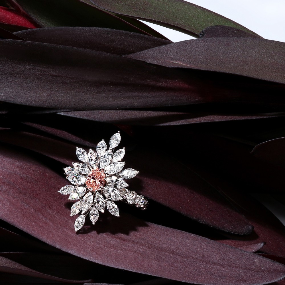 Ring, 18-carat white gold with pink diamonds