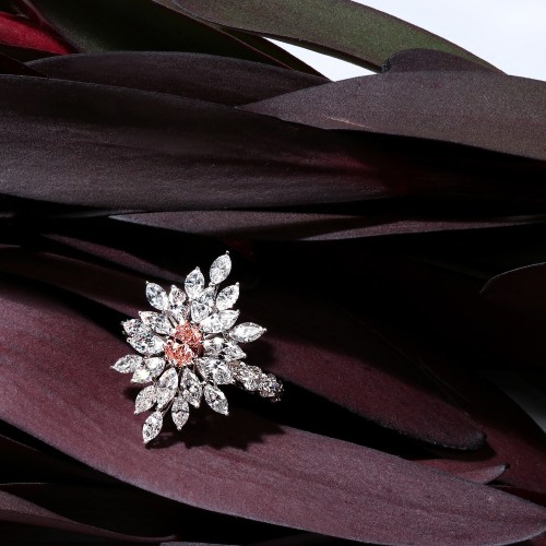 Ring, 18-carat white gold with pink diamonds Ring, 18-carat white gold with pink diamonds