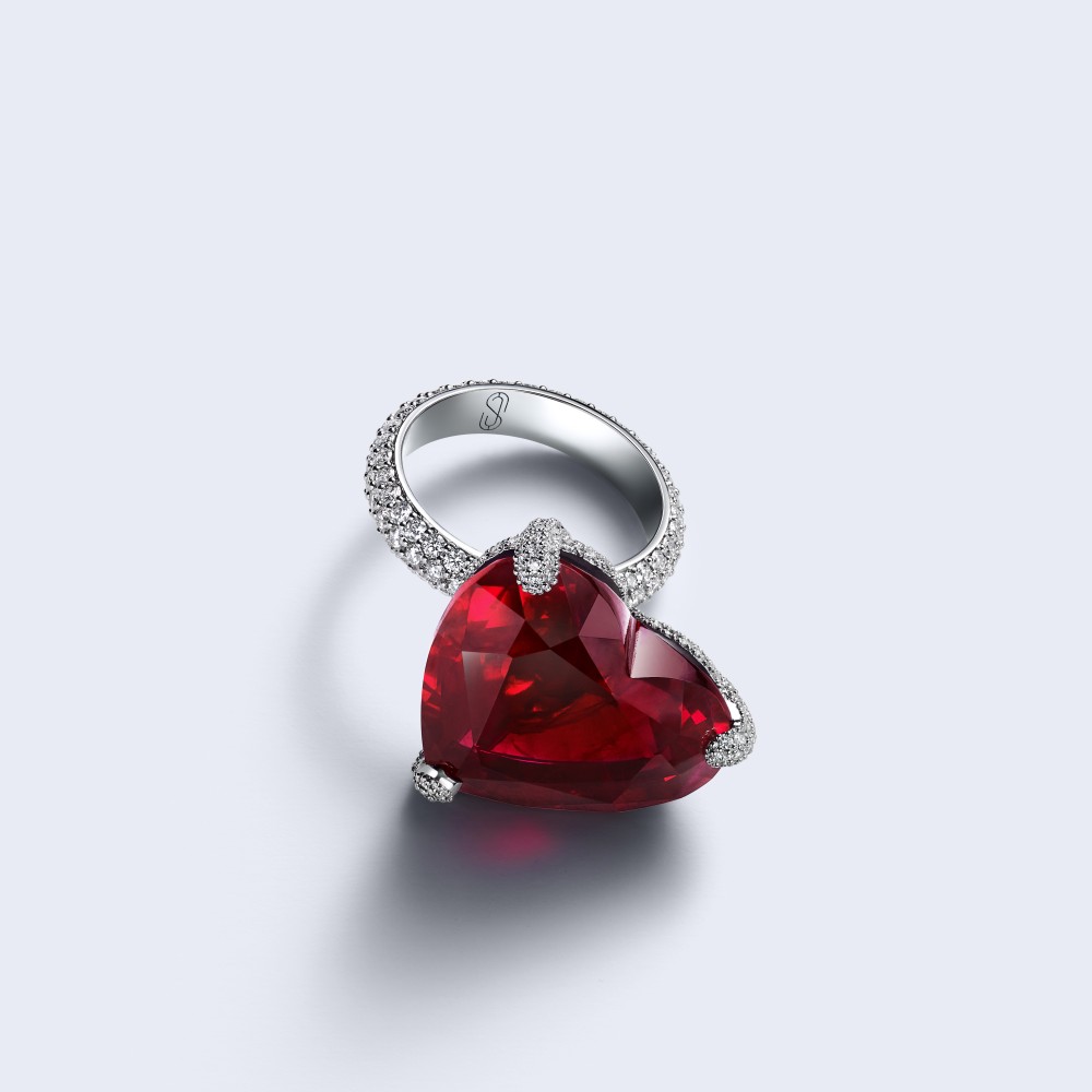 Ring, 18-carat white gold with diamonds and rubies Ring, 18-carat white gold with diamonds and rubies