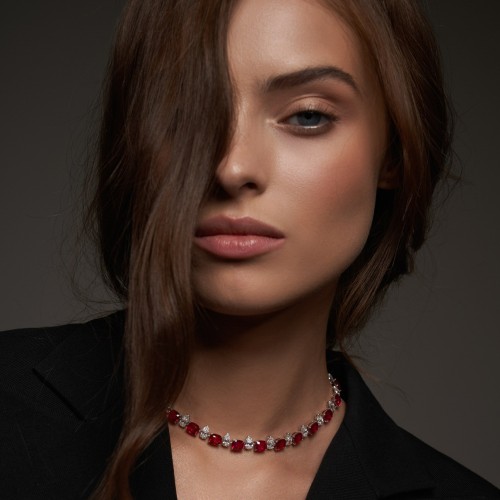 Necklace, 18-carat white gold with diamonds and rubies Necklace, 18-carat white gold with diamonds and rubies