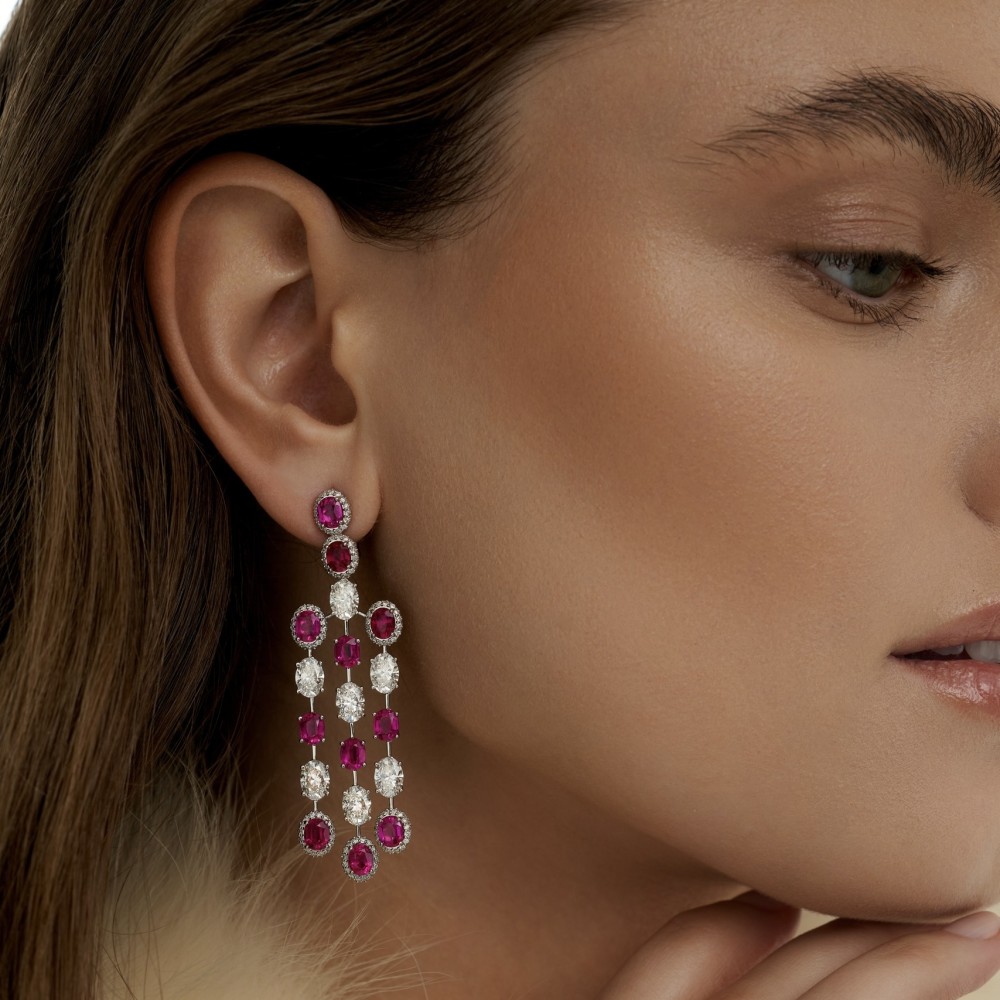 Earrings, 18-carat white gold with diamonds and rubies