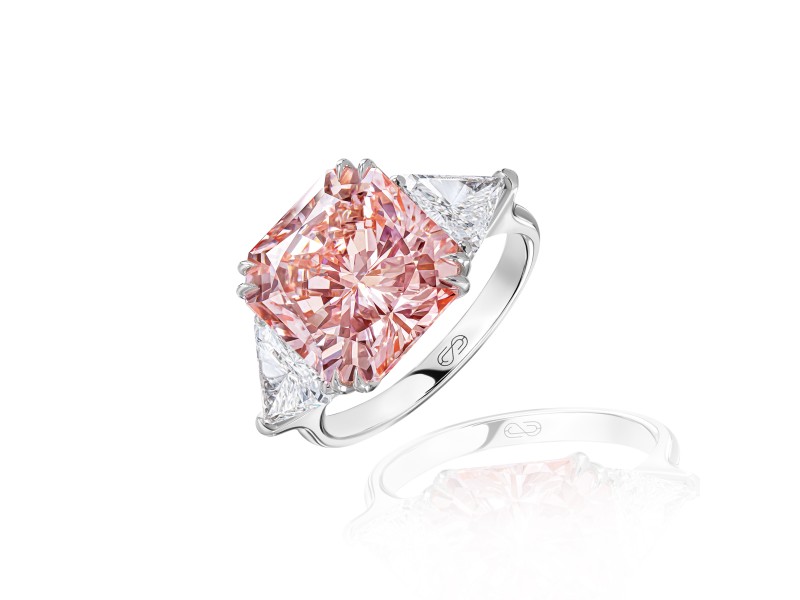 Ring, 18-carat white gold with diamonds
