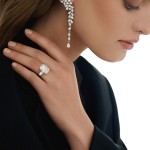 Ring, 18-carat white gold with diamonds