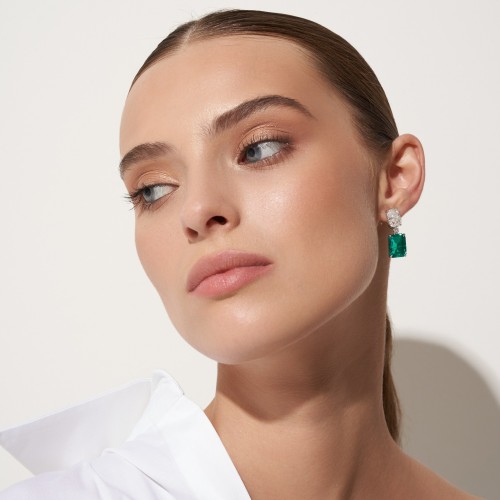 Серьги, Белое золото 750 пробы с бриллиантами и изумрудами