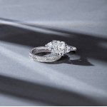 Ring, 18-carat white gold with diamonds