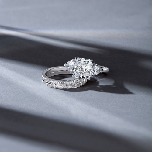 Ring, 18-carat white gold with diamonds Ring, 18-carat white gold with diamonds