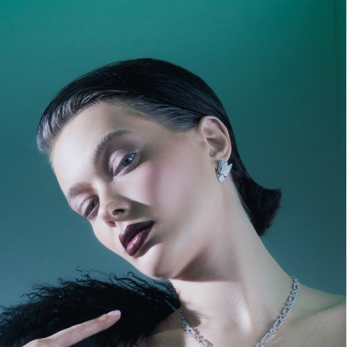 Earring, 18-carat white gold with diamonds Earring, 18-carat white gold with diamonds