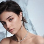 Necklace, 18-carat white gold with diamonds