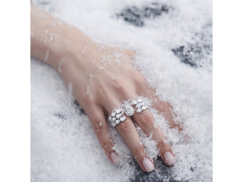 Ring, 18-carat white gold with diamonds