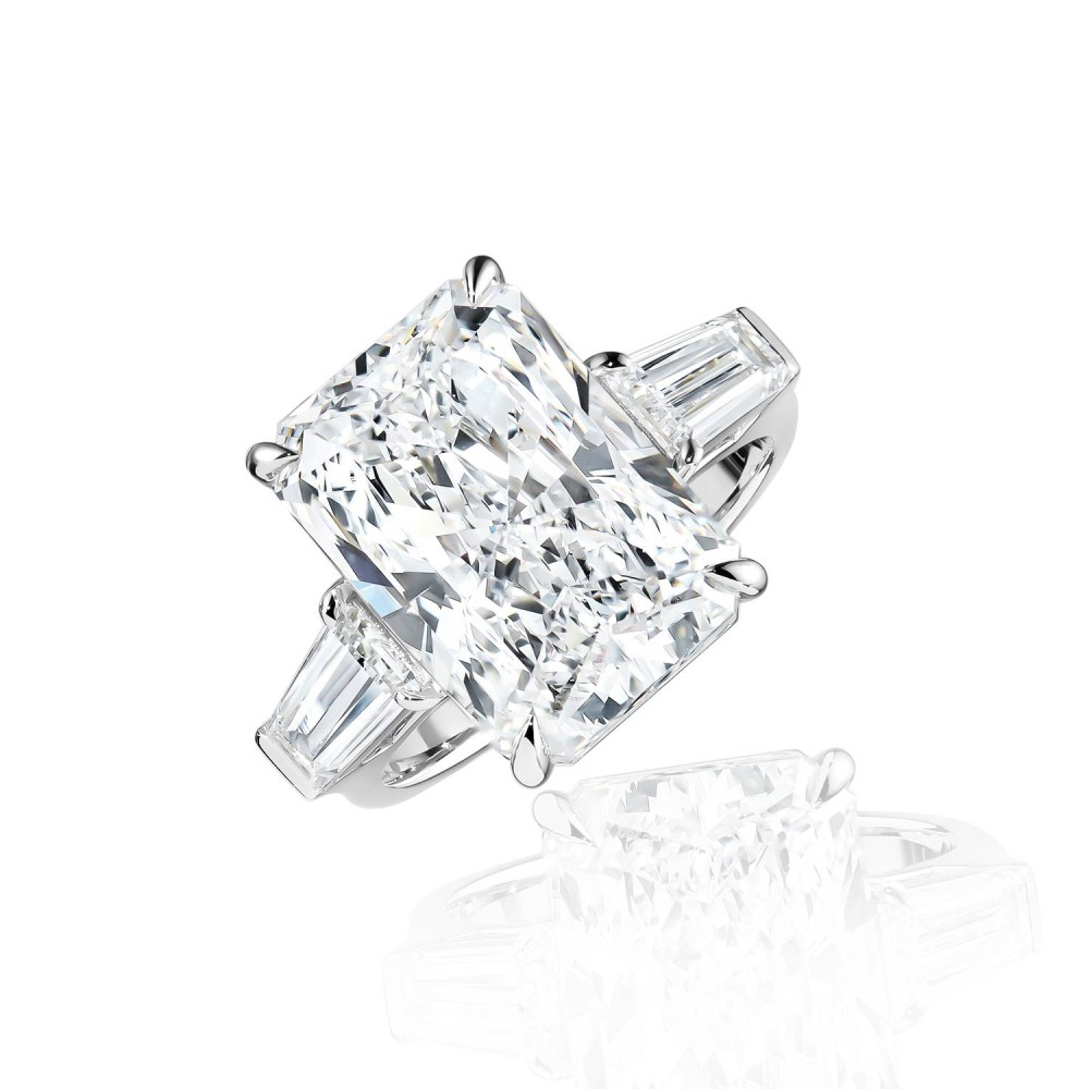 Ring, 18-carat white gold with diamonds