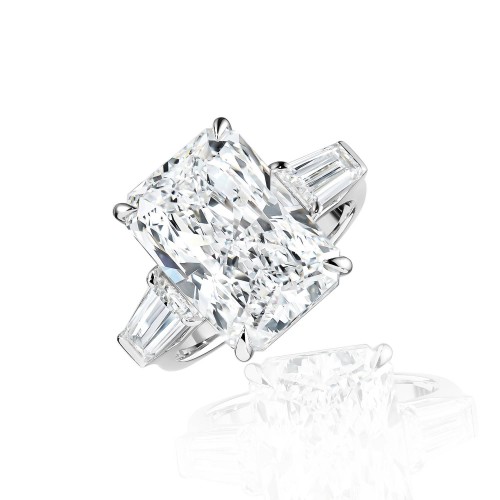 Ring, 18-carat white gold with diamonds