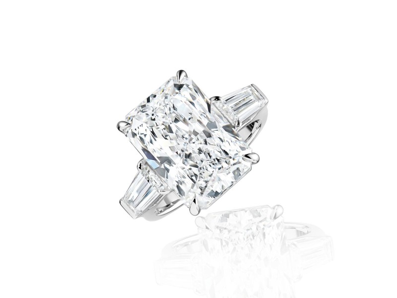 Ring, 18-carat white gold with diamonds