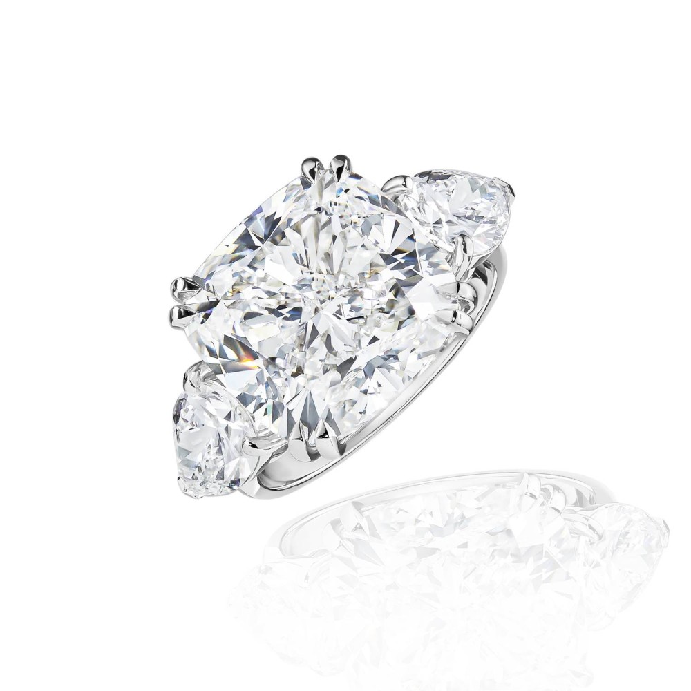 Ring, 18-carat white gold with diamonds