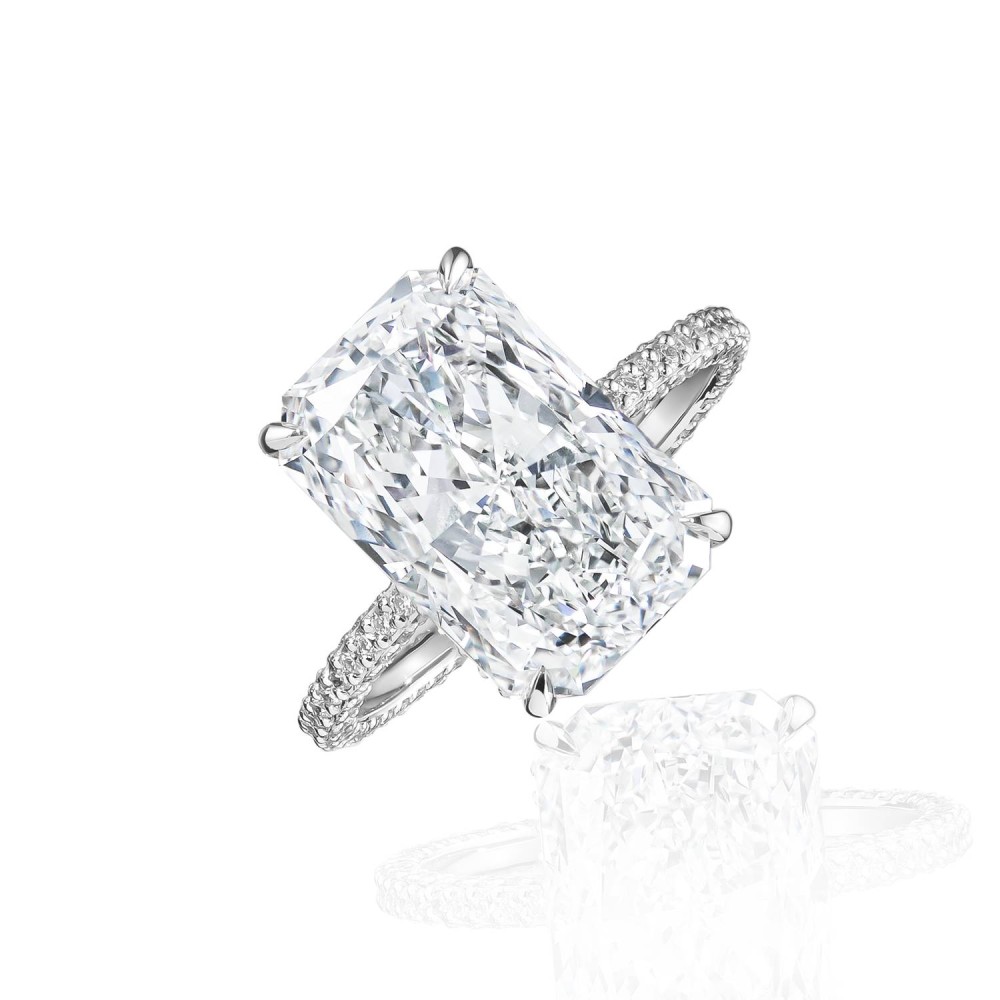 Ring, 18-carat white gold with diamonds