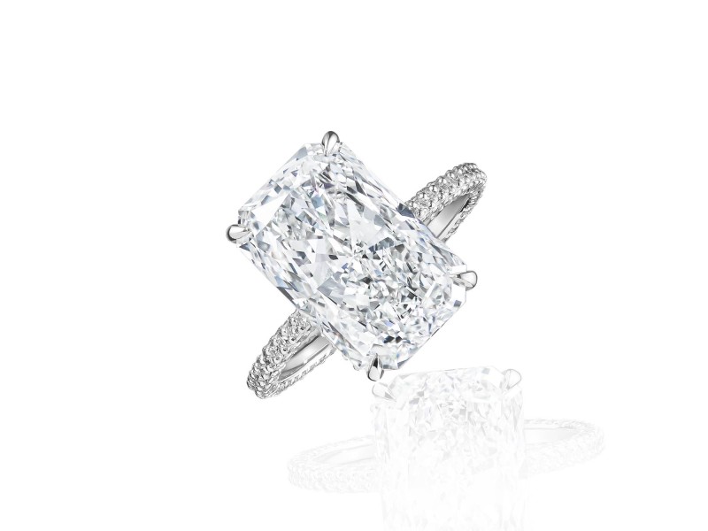 Ring, 18-carat white gold with diamonds