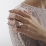 Ring, 18-carat white gold with diamonds