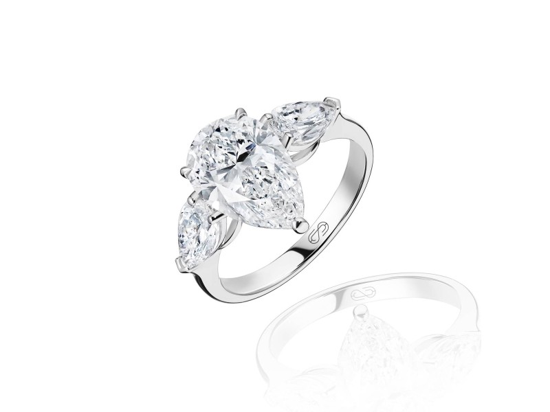 Ring, 18-carat white gold with diamonds