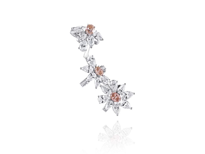 Kaff earring, 18-carat white gold with diamonds