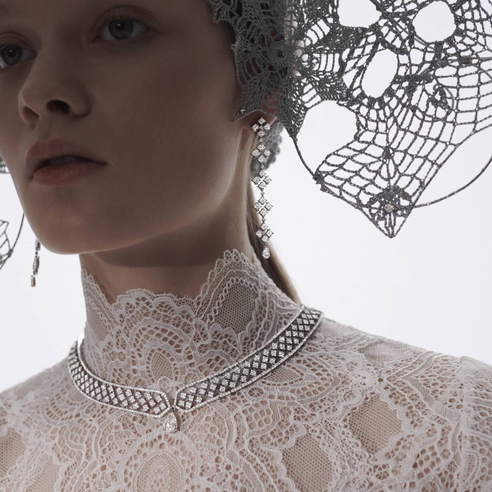 Choker, 18-carat white gold with diamonds