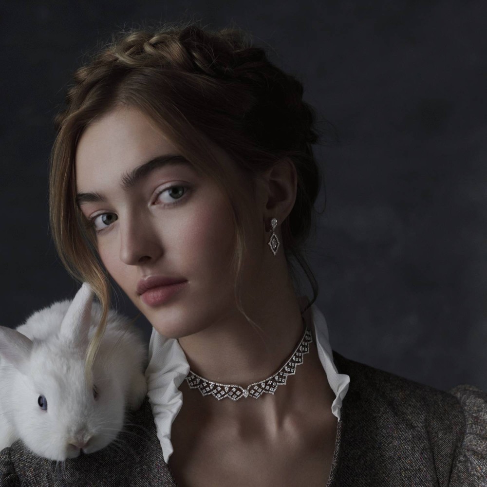 Choker, 18-carat white gold with diamonds