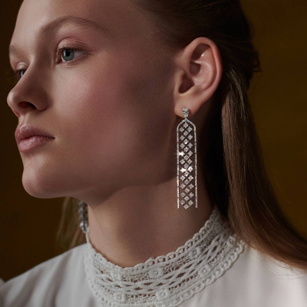 Earrings, 18-carat white gold with diamonds