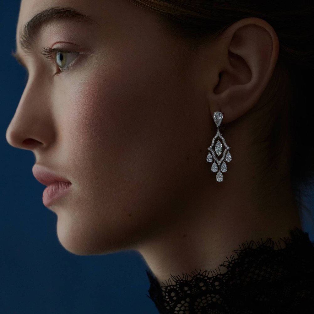 Earrings, 18-carat white gold with diamonds