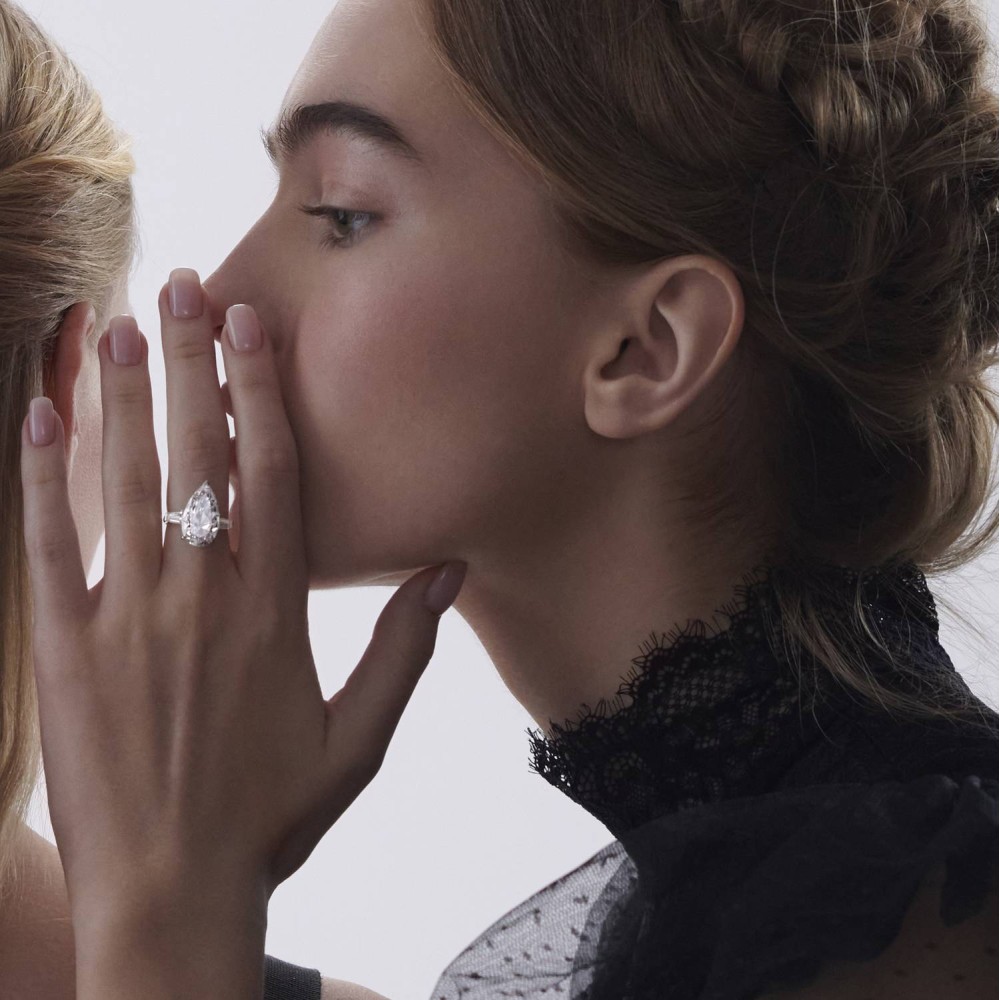 Ring, 18-carat white gold with diamonds