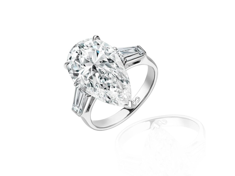 Ring, 18-carat white gold with diamonds