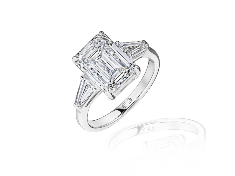 Ring, 18-carat white gold with diamonds