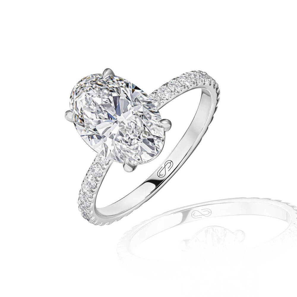 Ring, 18-carat white gold with diamonds