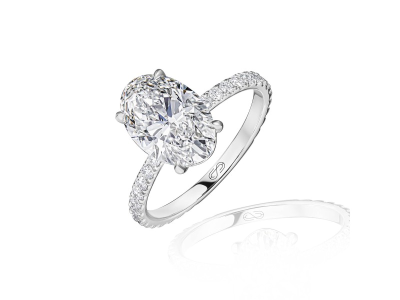Ring, 18-carat white gold with diamonds