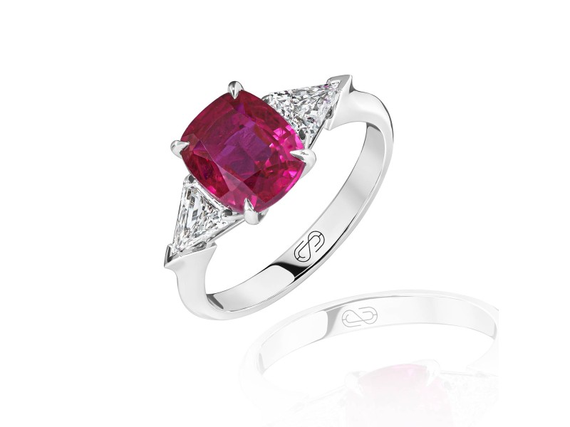 Ring, 18-carat white gold with diamonds and rubies