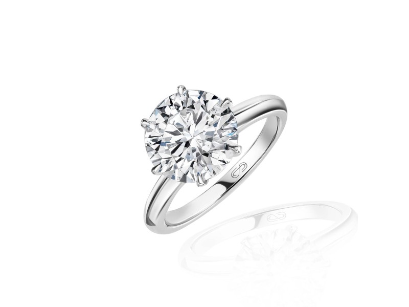 Ring, 18-carat white gold with diamonds