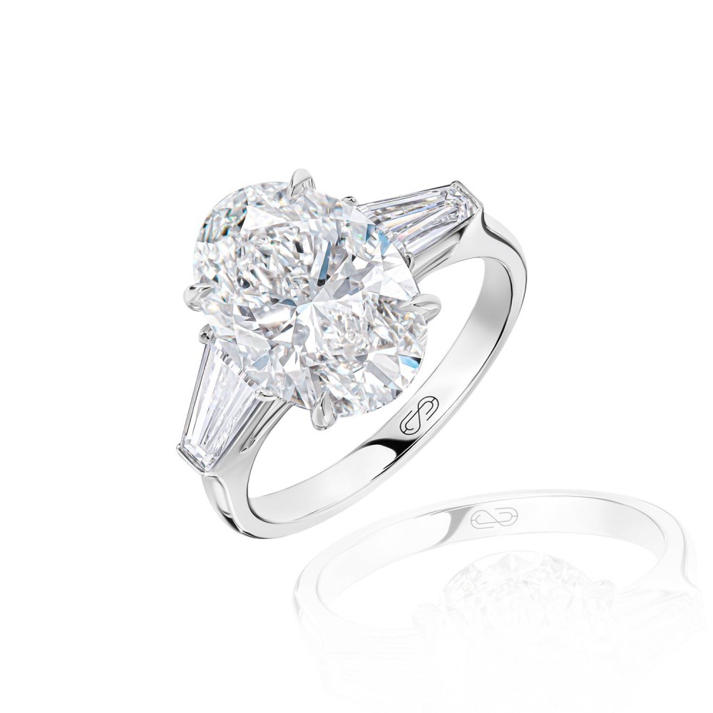 Ring, 18-carat white gold with diamonds