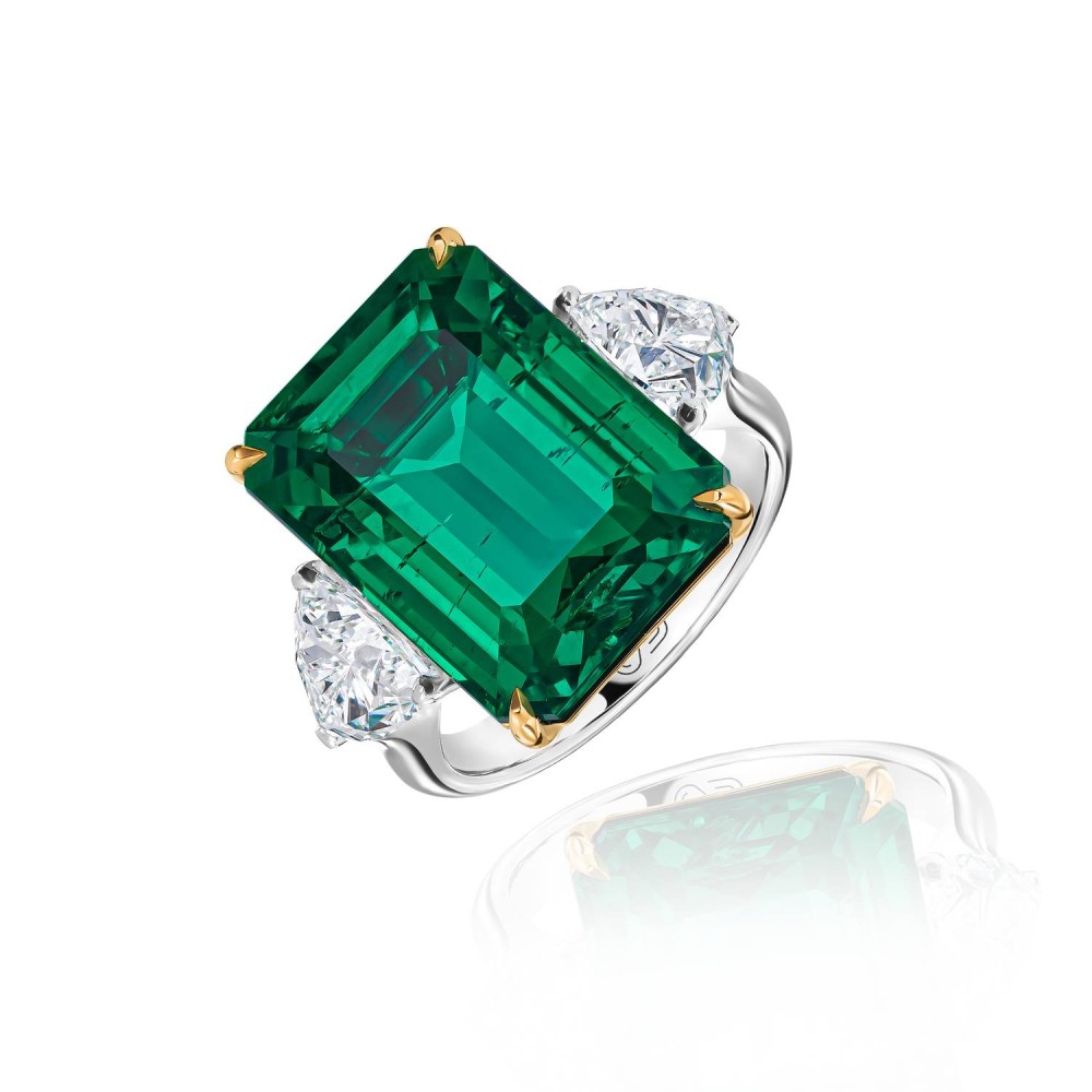 Ring, White gold/18k yellow gold with diamonds and emeralds