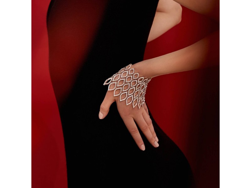 Cuff bracelet, 18-carat white gold with diamonds