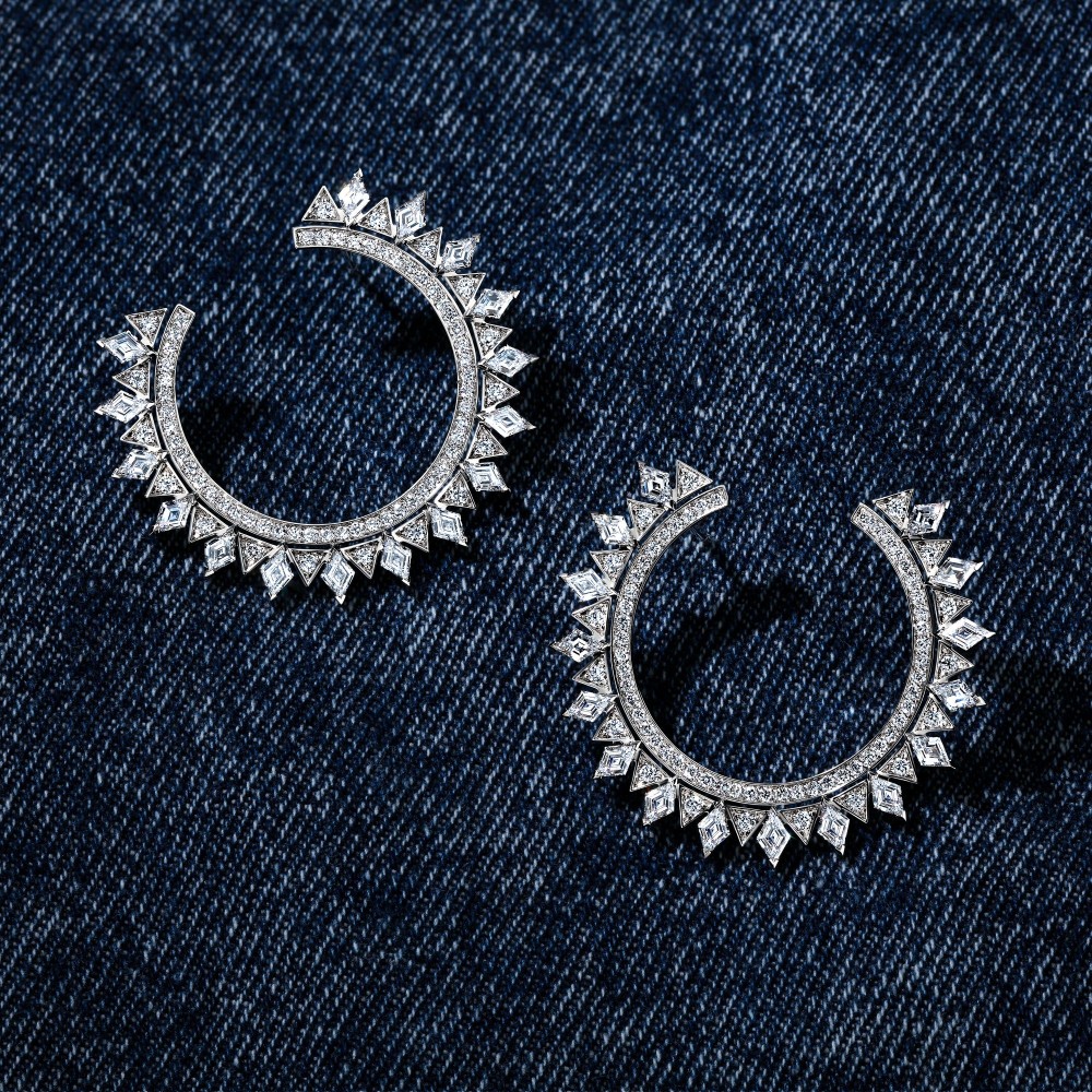 Earring, 18-carat white gold with diamonds