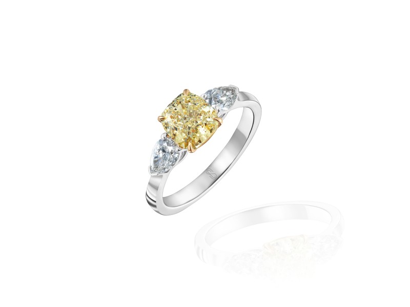 Ring, 18-carat white gold with diamonds